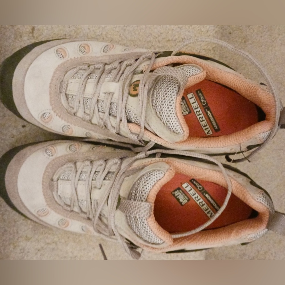 Women’s Merrell Shoes - Picture 2 of 7